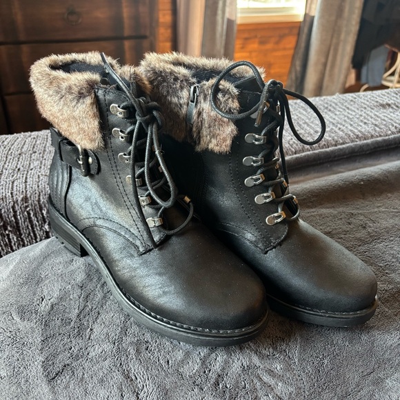 Torrid Size 9W Black Booties, Fur Lined Tops, New, Never Worn - Picture 2 of 8